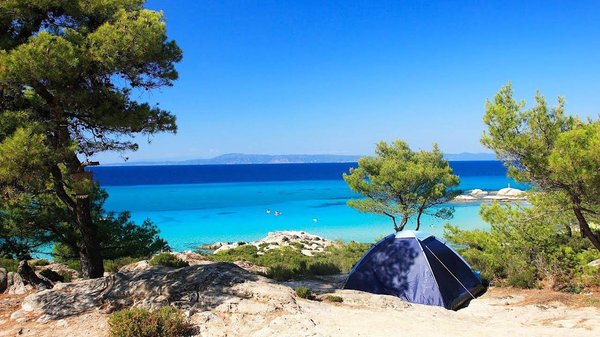 Camping en bord de mer : protéger sa tente du sable