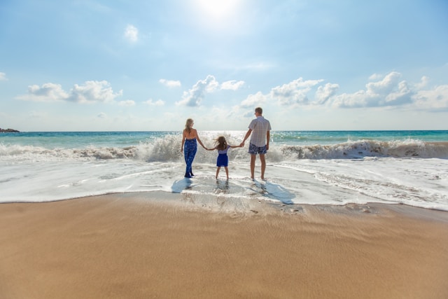 famille a la plage